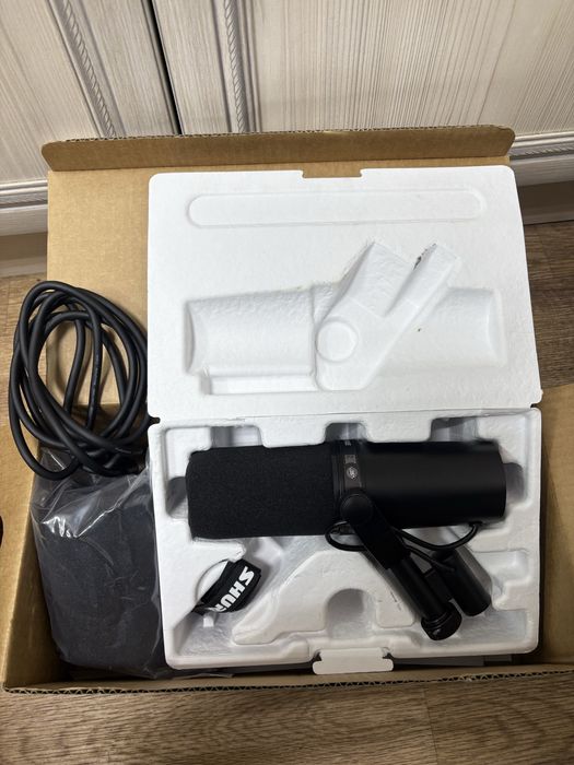 Мирофон Shure SM7B ( гШымкент Республики 40/34)Лот:606/533