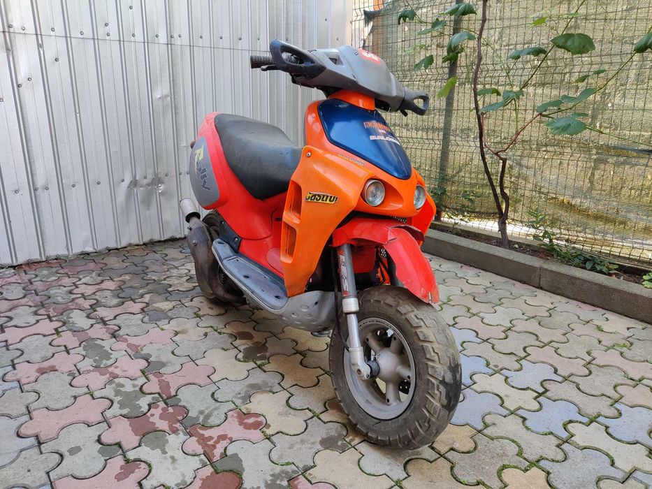 Scuter Aprilia in 2 timpi