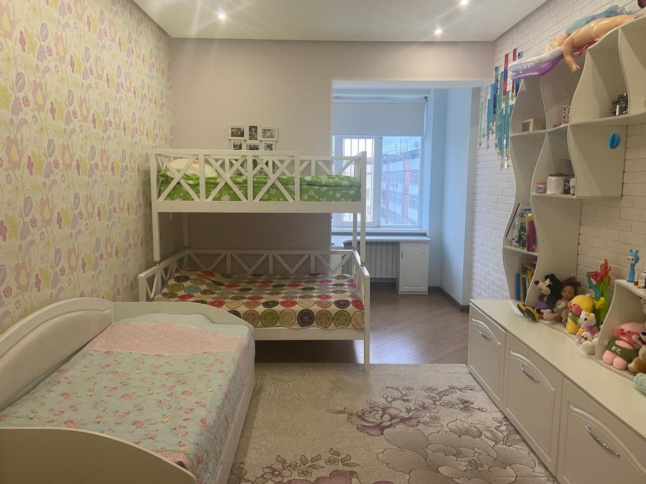 3-комн. (155 м²), Центр - Облсуд, 4 этаж