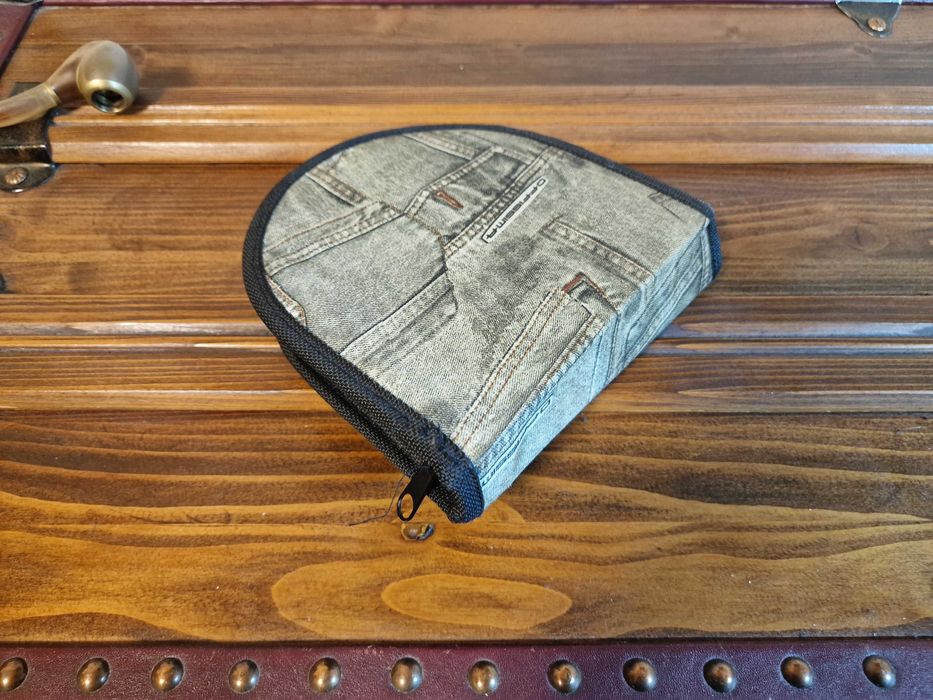 Oferta! Mapa / carcasa pentru CD-uri / DVD-uri. 3 bucati. Spatiu 84