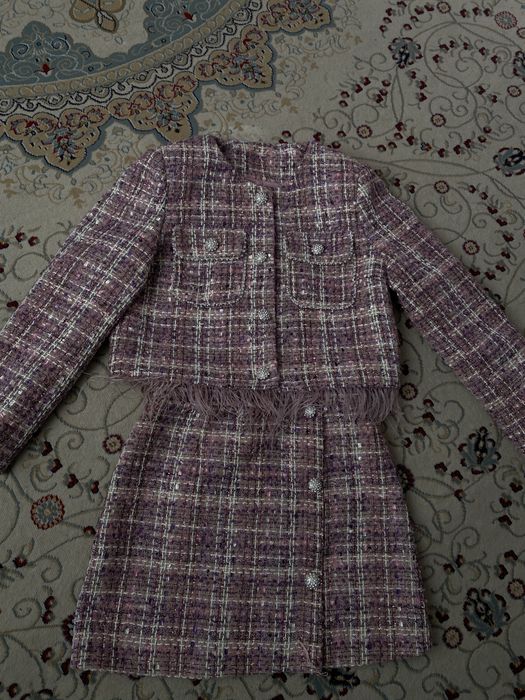 Өте сәнді косютм мен юбкасы рр М