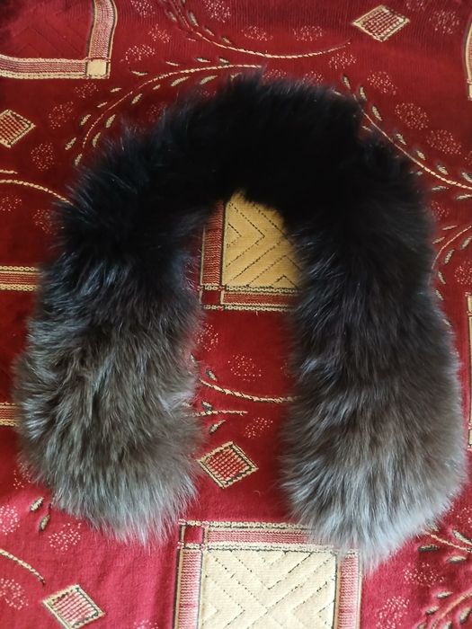 Воротник черно коричневого цвета