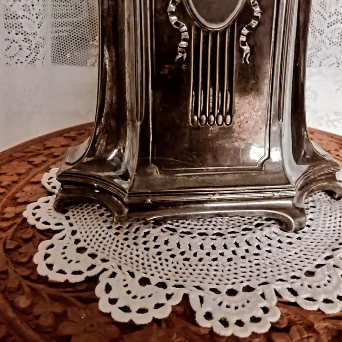 Посребрен, механичен часовник