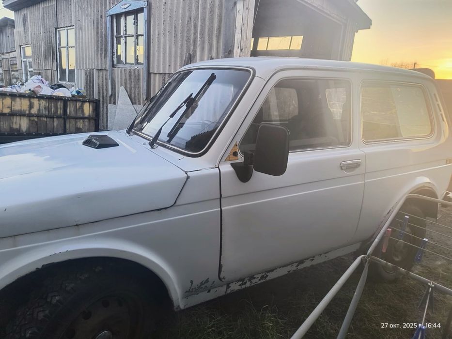 продам ниву 213 с. прицепом