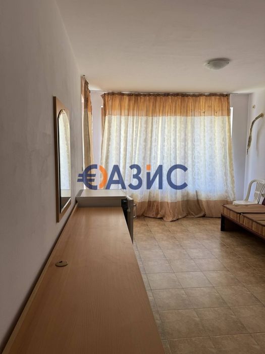 Продава се Тристаен апартамент в с. Кошарица, Област Бургас - 102 кв.м за 905 €/кв.м - Снимка #2