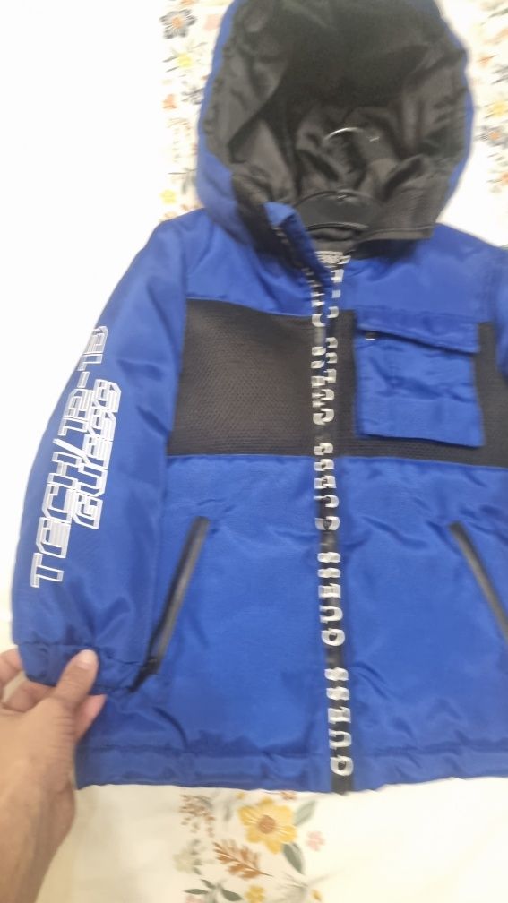 Оригинално детско яке Guess за 3 годишно