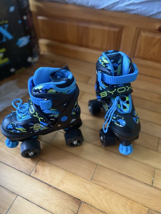 Продавам два чифта ролери за момче