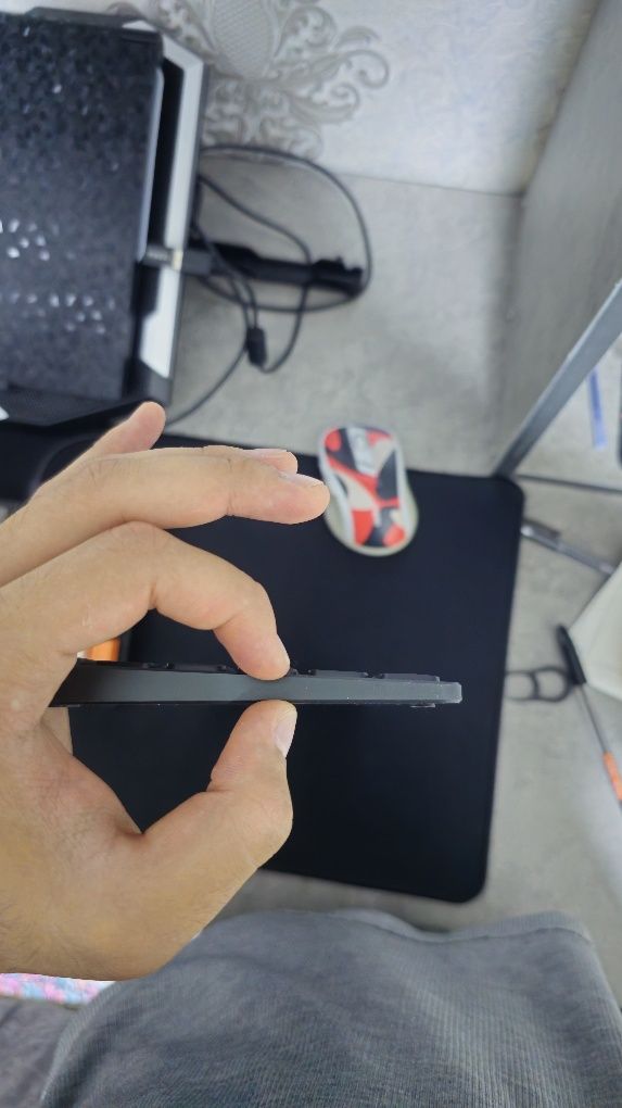 Ultra yupqa Rapoo E9350G simsiz klaviatura — minimalist dizayn.