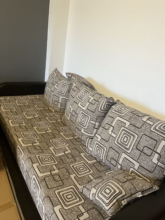 Vând 2 canapele extensibile