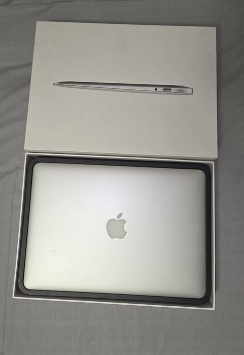 MacBook Air 13,3" 8/128. Зарядка оригинал. Коробка есть