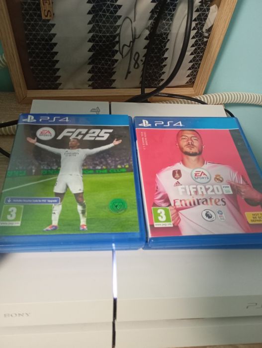 PS 4 конзола с игри
