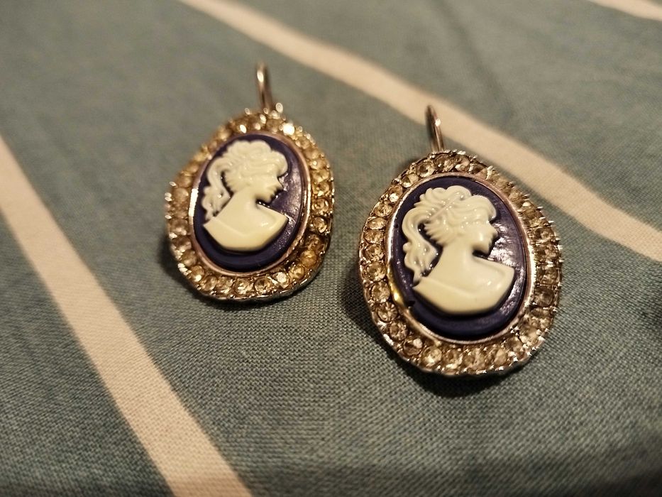 Cameo обеци, Сицилия