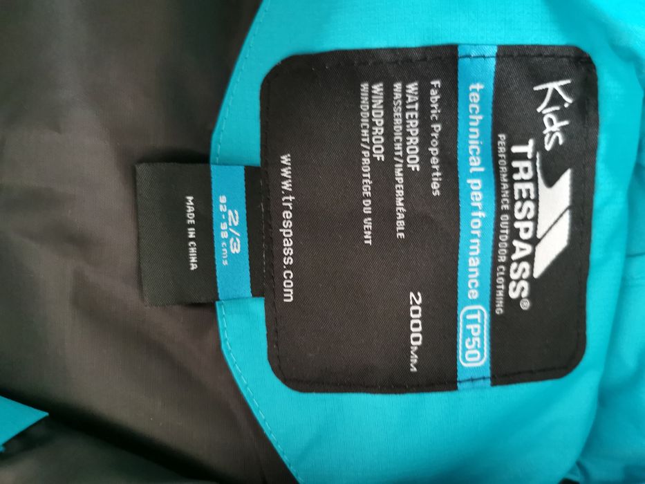 Geaca iarna  copii fete Trespass 2-3 ani dar merge mai mult (3-4