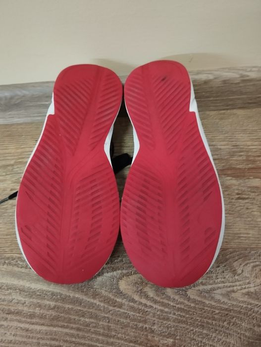 маратонки Adidas