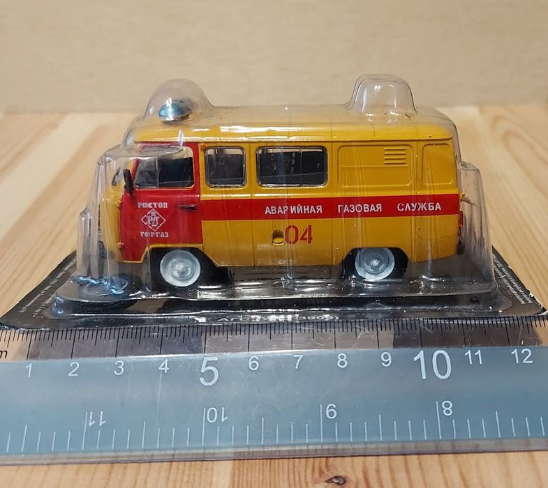 УАЗ-3909. Цена:25лв. (1/715). Мащаб 1:43, метал и пластм