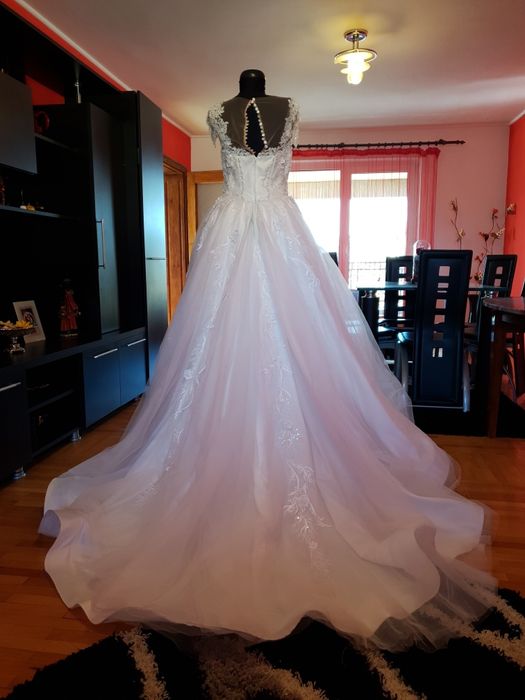 Rochie de mireasa model deosebit