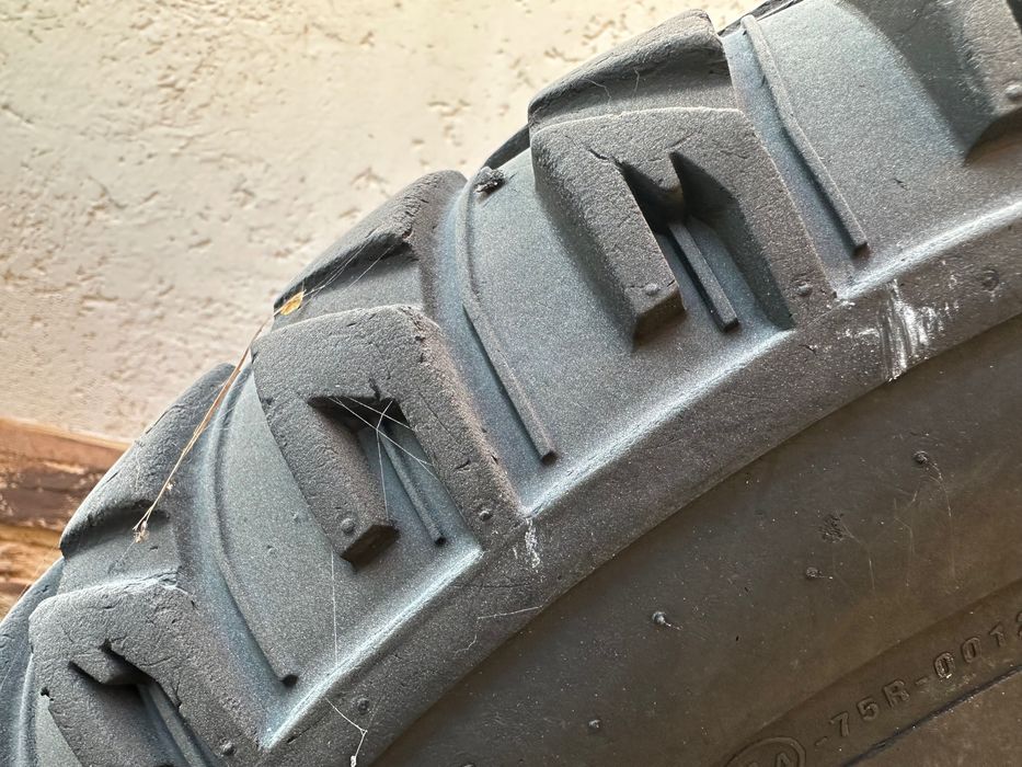 Гуми за УТВ 14 Цола