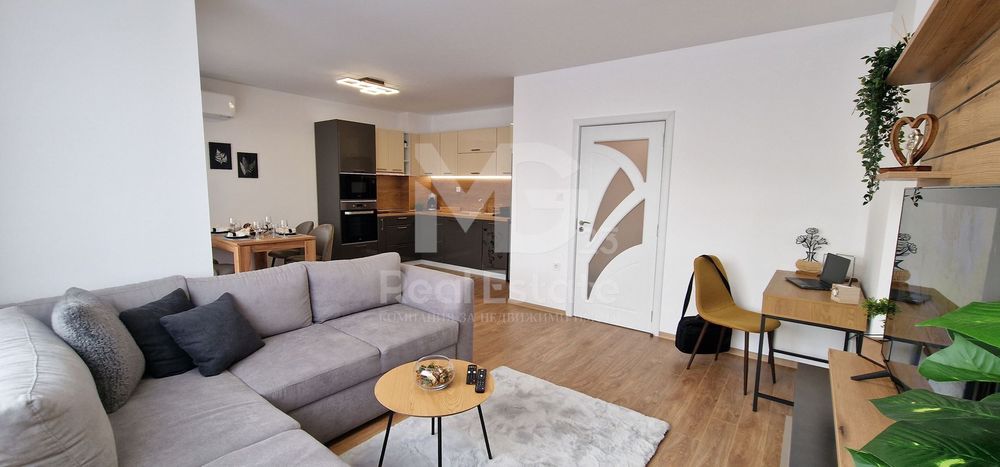 Дава се под наем Двустаен апартамент в Пловдив, Коматевски възел - 77 кв.м за 550 € - Снимка #3