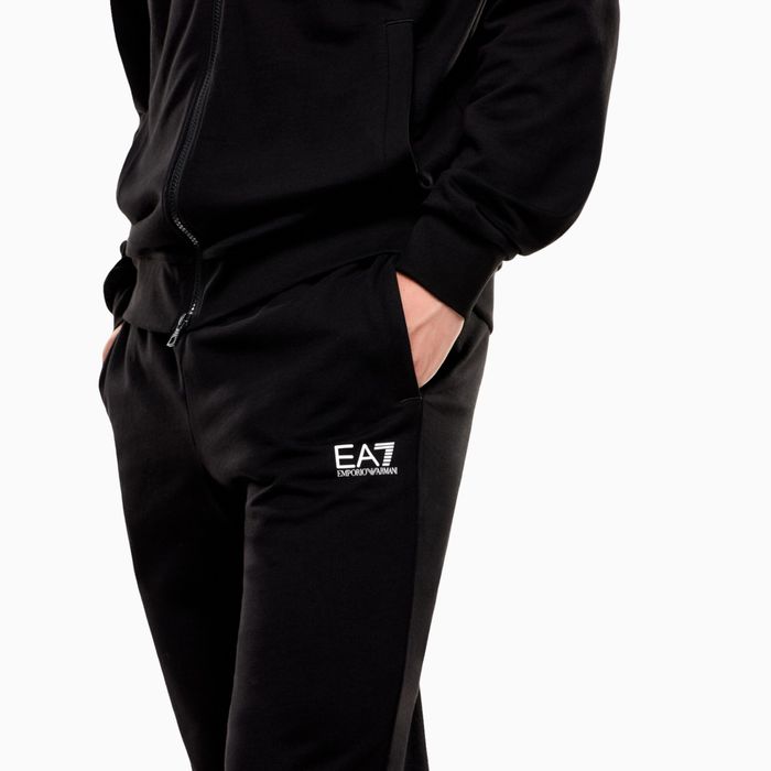 Оригинален мъжки спортен екип EA7 Emporio Armani