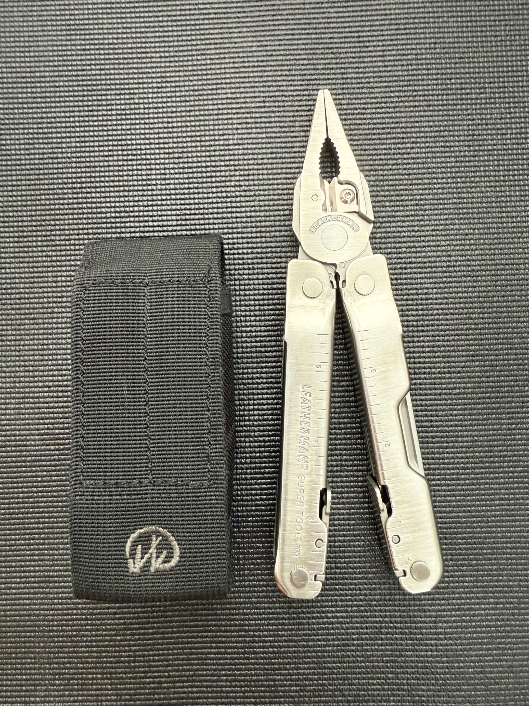 Vand multi-tool Leatherman Super Tool 300 cu teaca molle