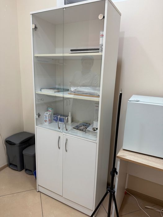 шкаф витрина для магазина в ИДЕАЛЬНОМ СОСТОЯНИИ