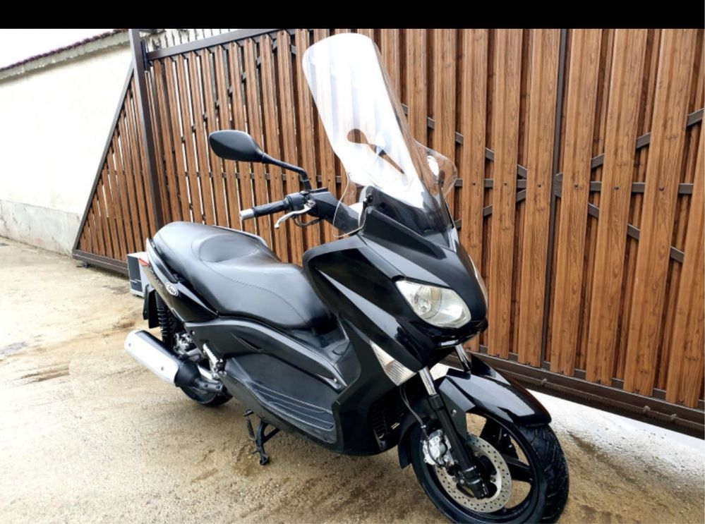 Голяма слюда за yamaha x-max 2012