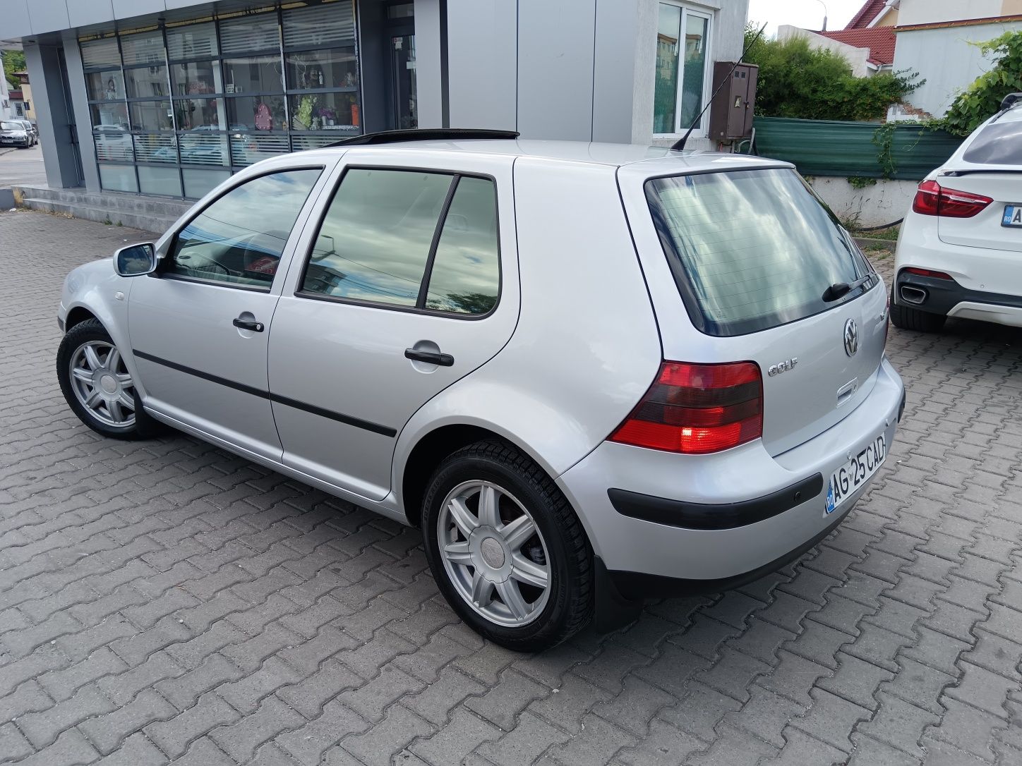 Volkswagen Golf ,2003 ,1.6 benzină ,climatronic ,trapă ,fiscal pe loc