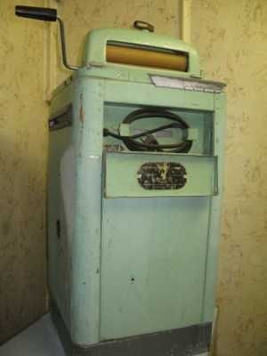 К продаже  раритетная  рабочая  стиральная машина Белка 2 1960 СССР