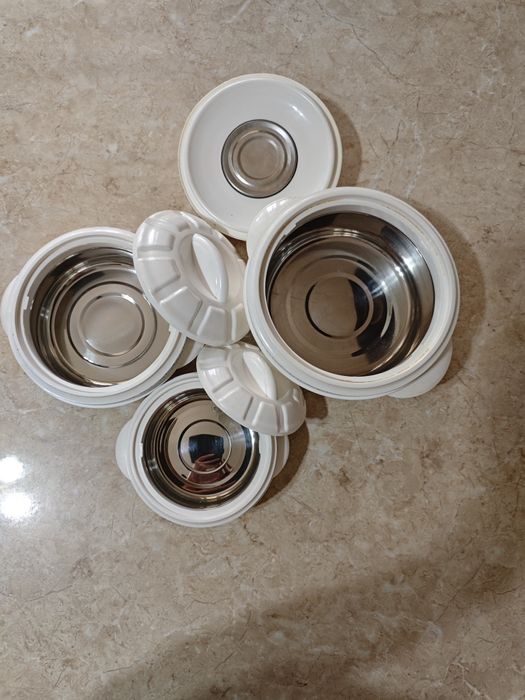 Набор   кострюль - термос   количество  три  разного. размера.