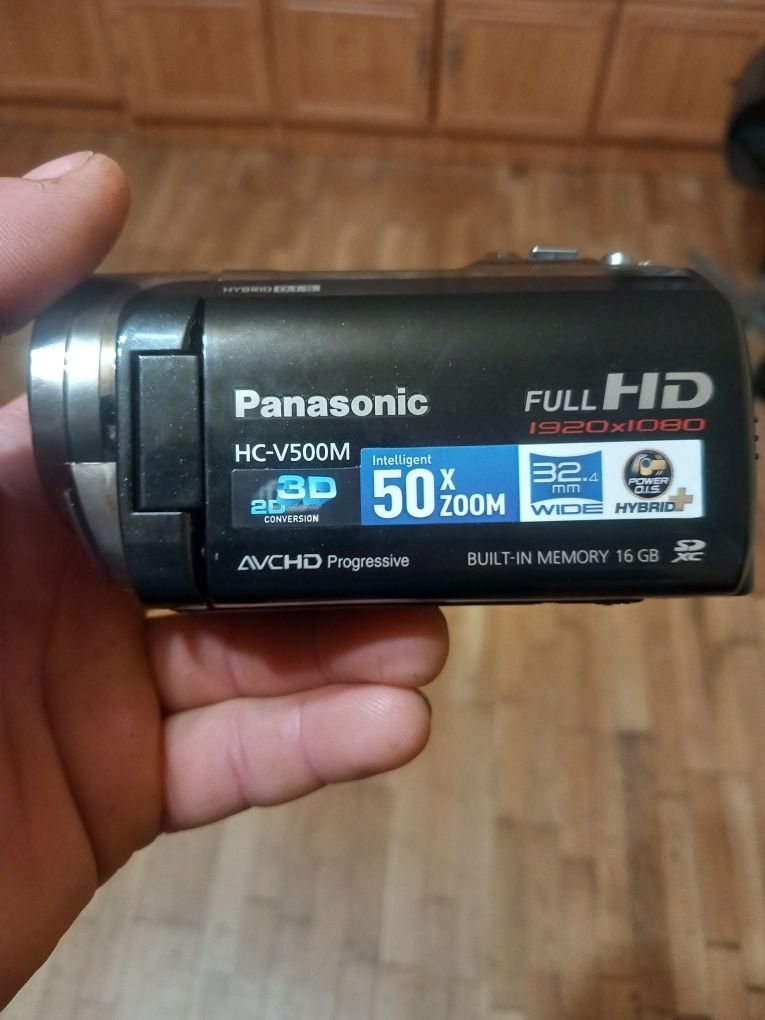 Камера Panasonic HC-V500
