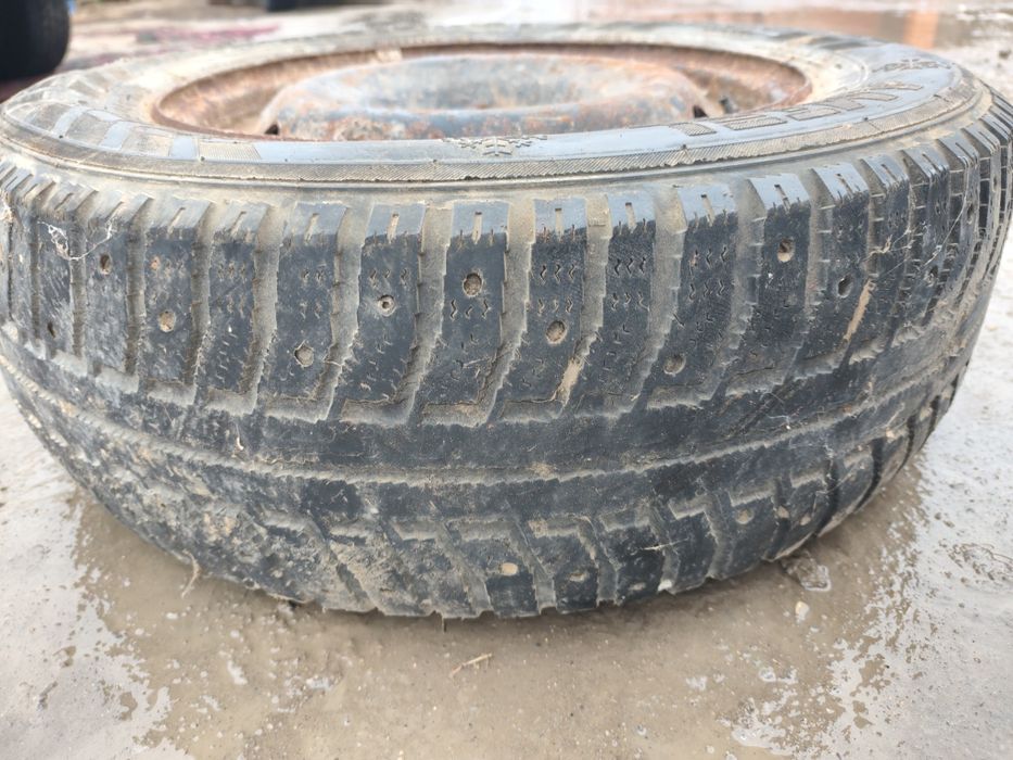 Диск с зимней резиной от Ларгуса