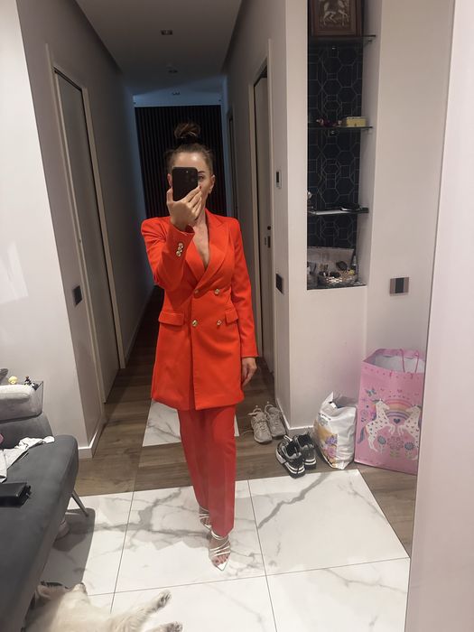 Продавам костюм от две части Zara