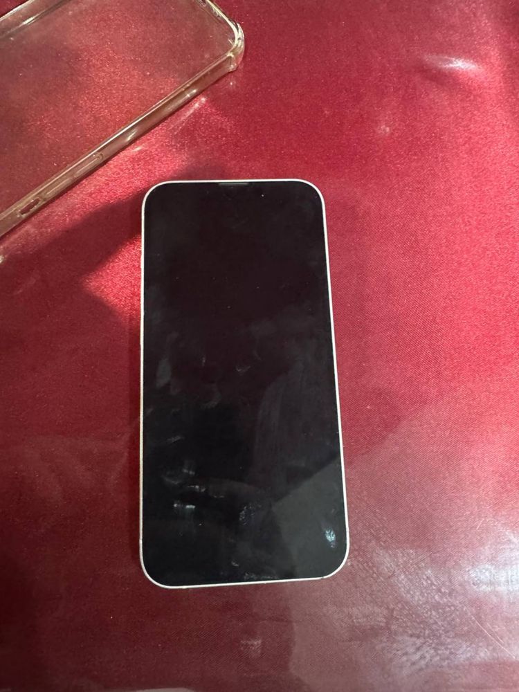 Продам Iphone 13