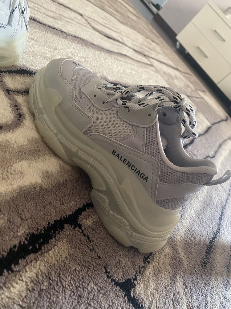 balenciaga triple s