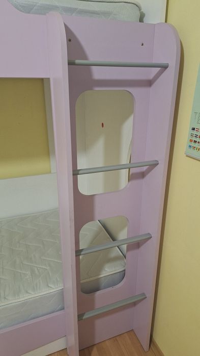 Двуетажно легло с матраци