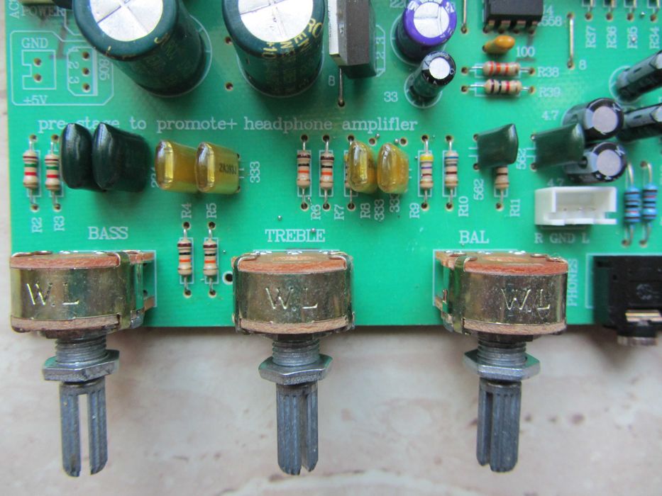 Preamplificator audio regulator compensare fiziologica loudness