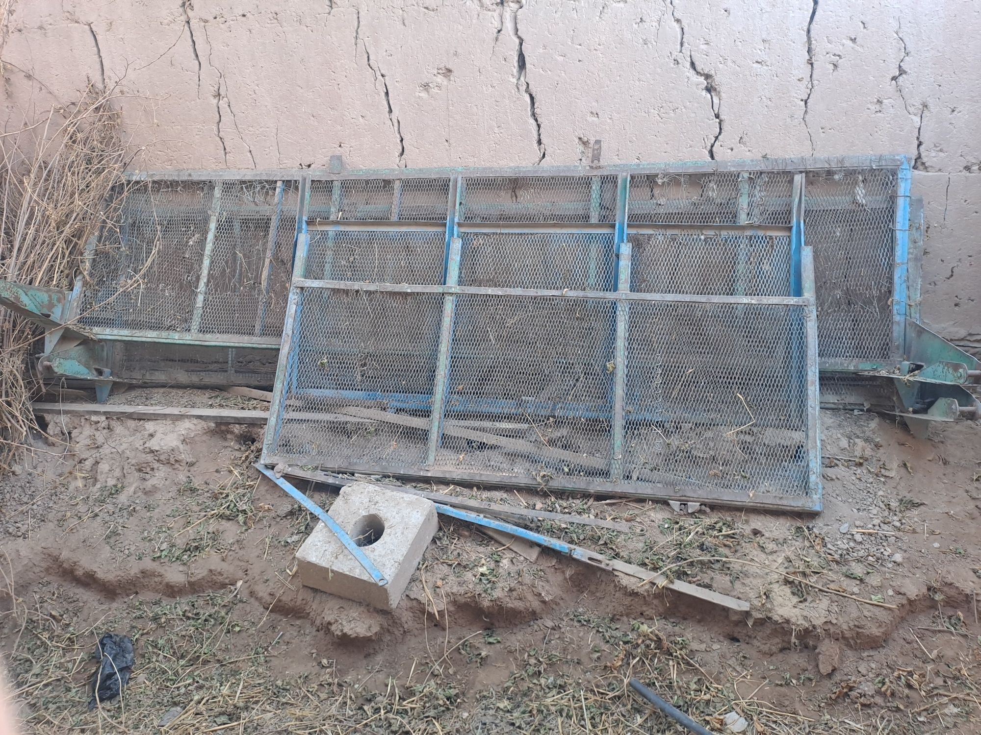 Tractor presipt setkasi sotiladi.Holati yaxshi.Narxi 5mln.