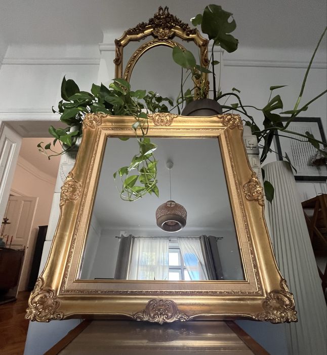 Oglinda mare cu rama masiva din lemn