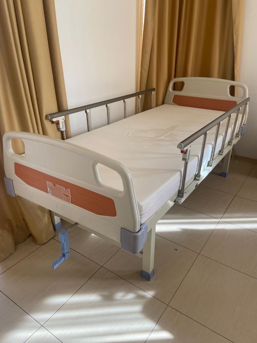 Болнично легло с подарък водоустойчив дюшек