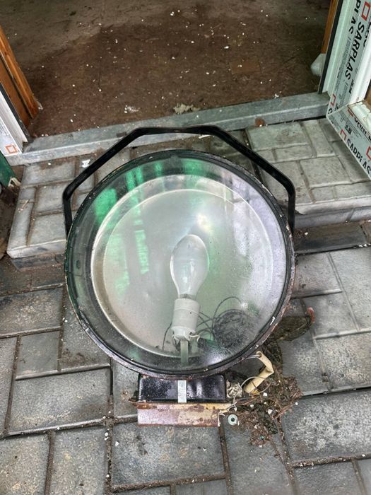 Продам прожектор недорого