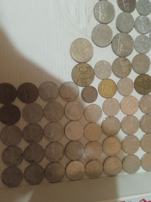 Vind monede și bacnote