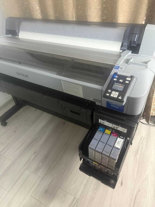 Epson SureColor SC-F6300 – aproape nouă, sub 100 m² printați