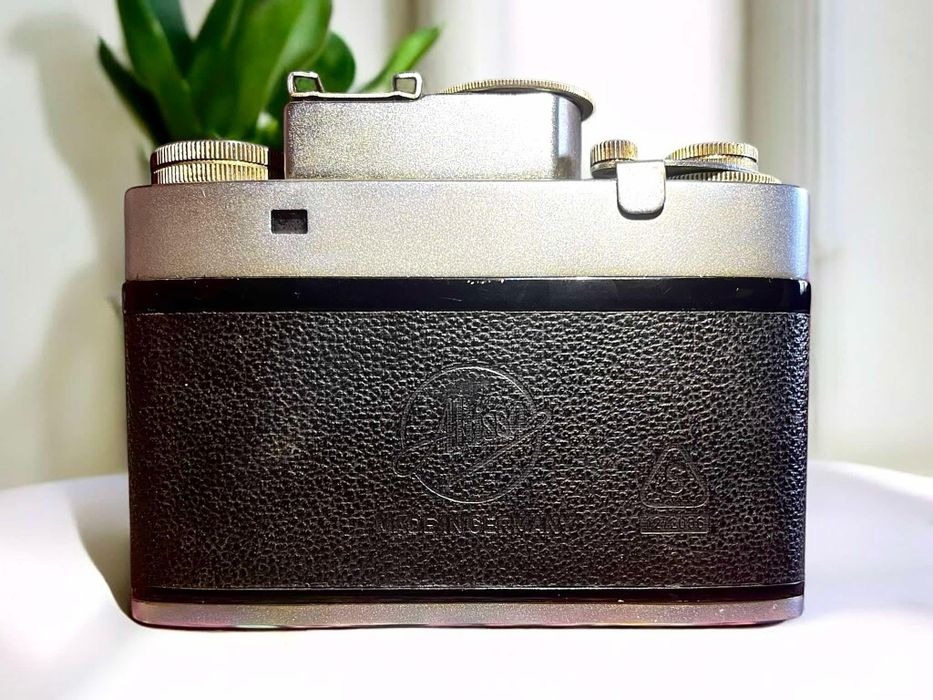 Фотоапарат с часовник