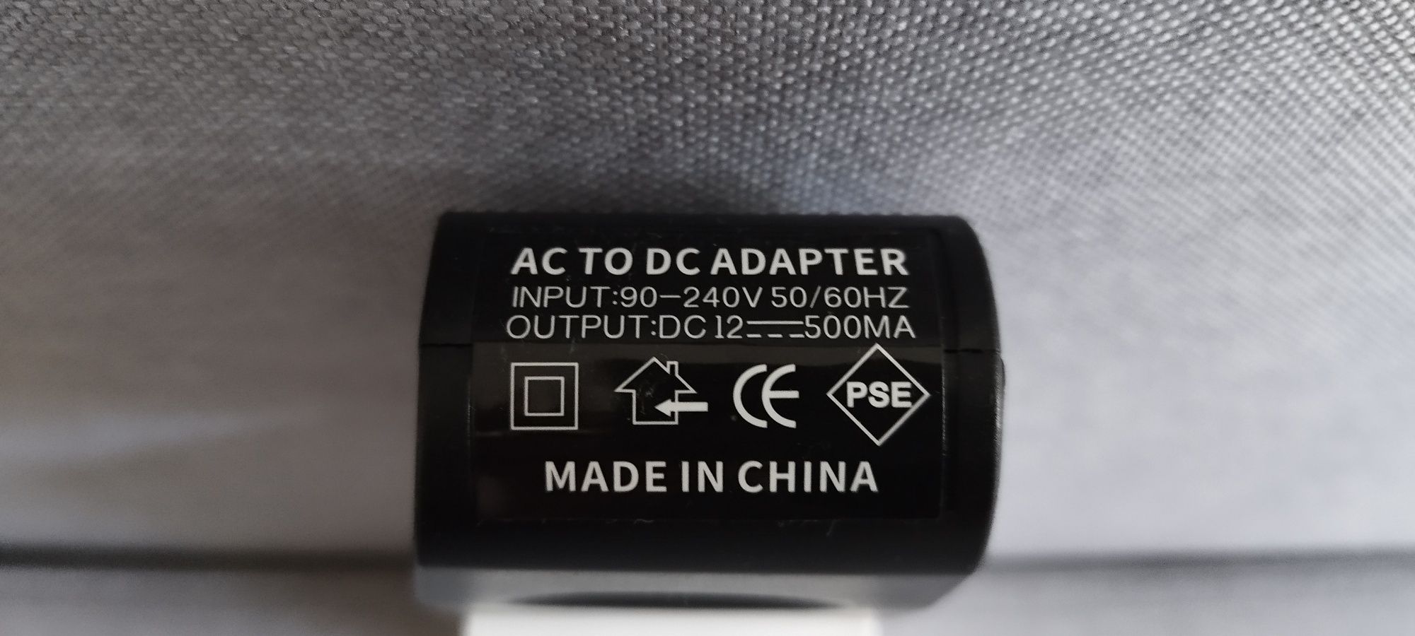 Adaptor 220V-12V bricheta auto