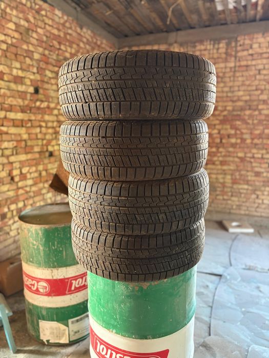 Зимний покрышка 215/55 R17