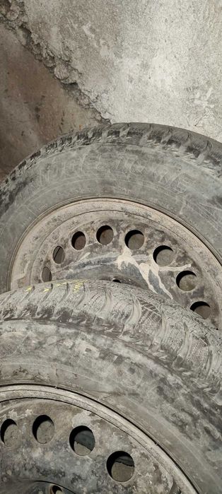 Продавам 4 БР ЗИМНИ ГУМИ Bridgestone