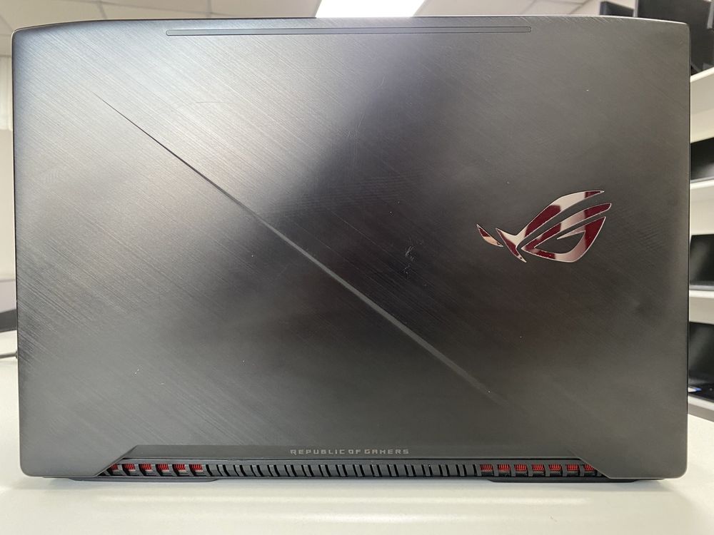 Asus ROG Strix Scar - 15.6 FHD/Core i5-7300HQ/8GB/SSD 240+1TB/GTX 1050