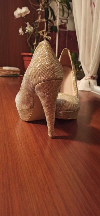 Pantofi cu platformă și toc, aurii cu sclipici