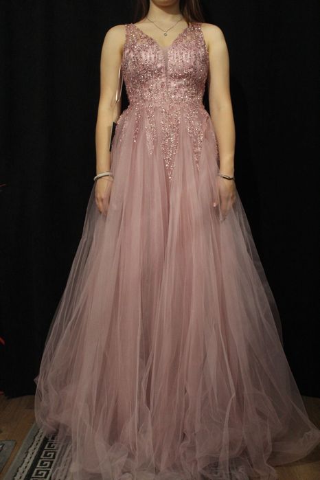 Лилава бална рокля с етикет