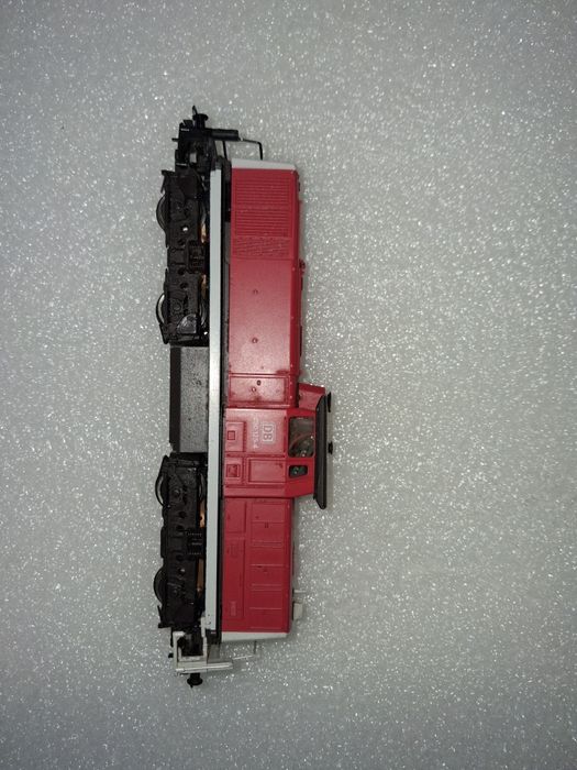 Locomotiva roco BR290 digitala

Lumini in funcție de direcția de